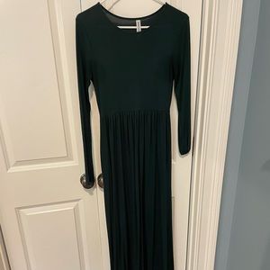 Boutique long-sleeve Maxi dress in a beautiful deep-green color